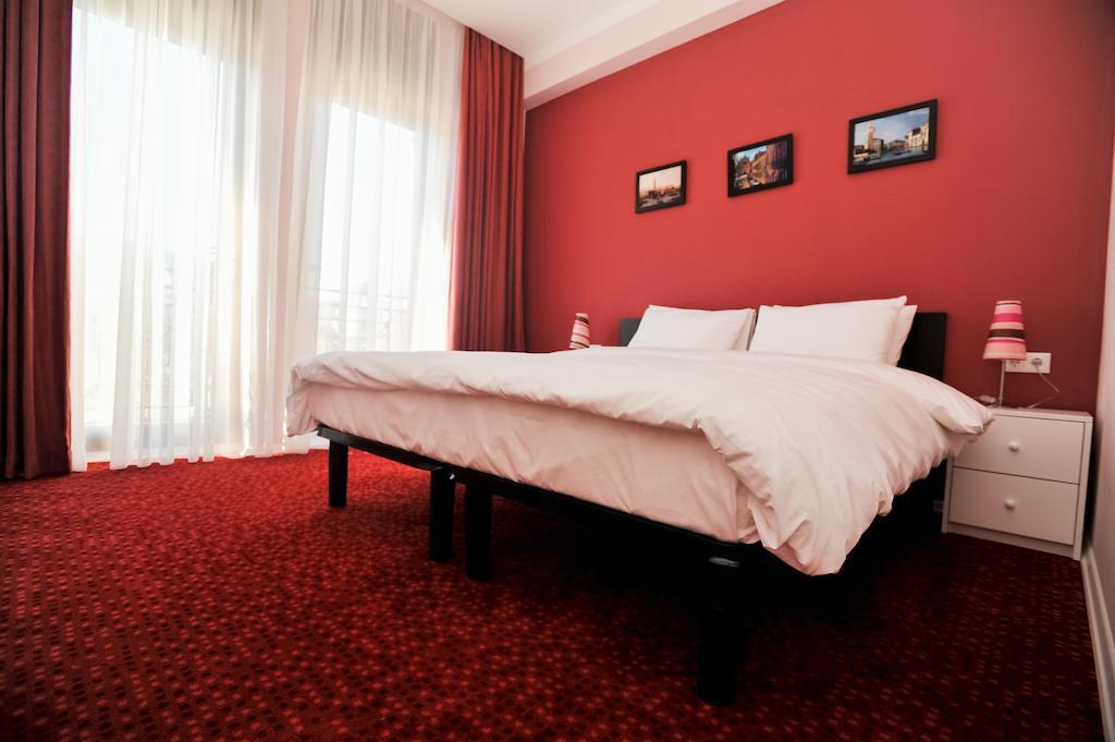 Piazza Four Colours Hotel Batumi Room photo